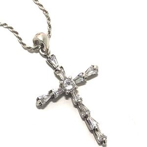 Elegant 925 Silver Cubic Zirconia Cross Pendant Necklace